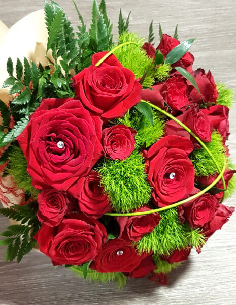 Bouquet rose rosse compatto Piccolo