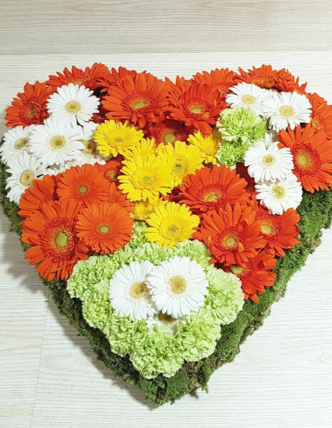 Cuore di fiori assortiti primaverili Piccolo
