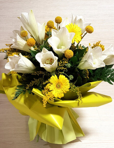 Mazzo di fiori bianco e giallo Piccolo