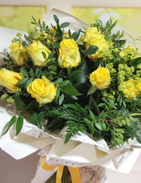 Rose gialle a steli, prima scelta, lunghezza 60 cm