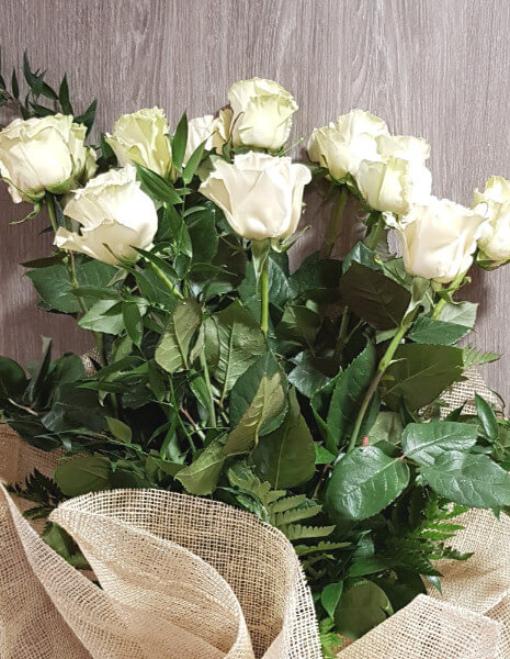 Rose colore bianco da comporre in mazzo per numero di steli. 